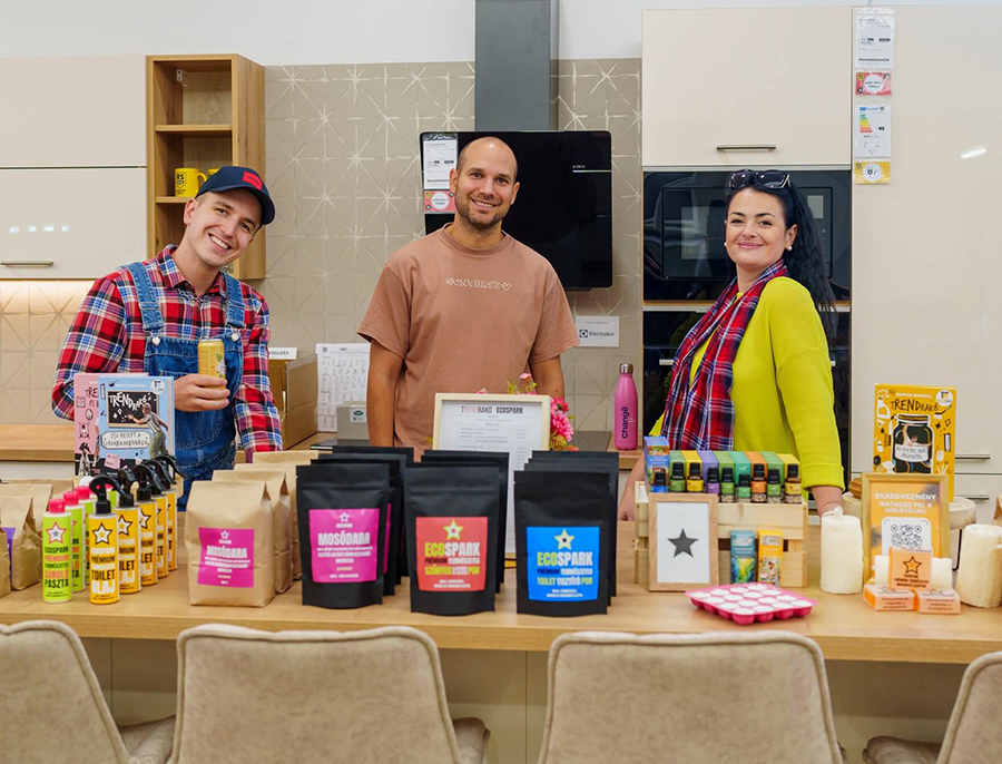 4 HELYSZÍN Konyhabútor kiállítás